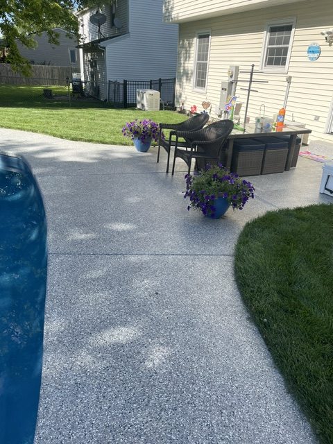 Polyaspartic pool deck treated with SparkleTuff Anti-Slip